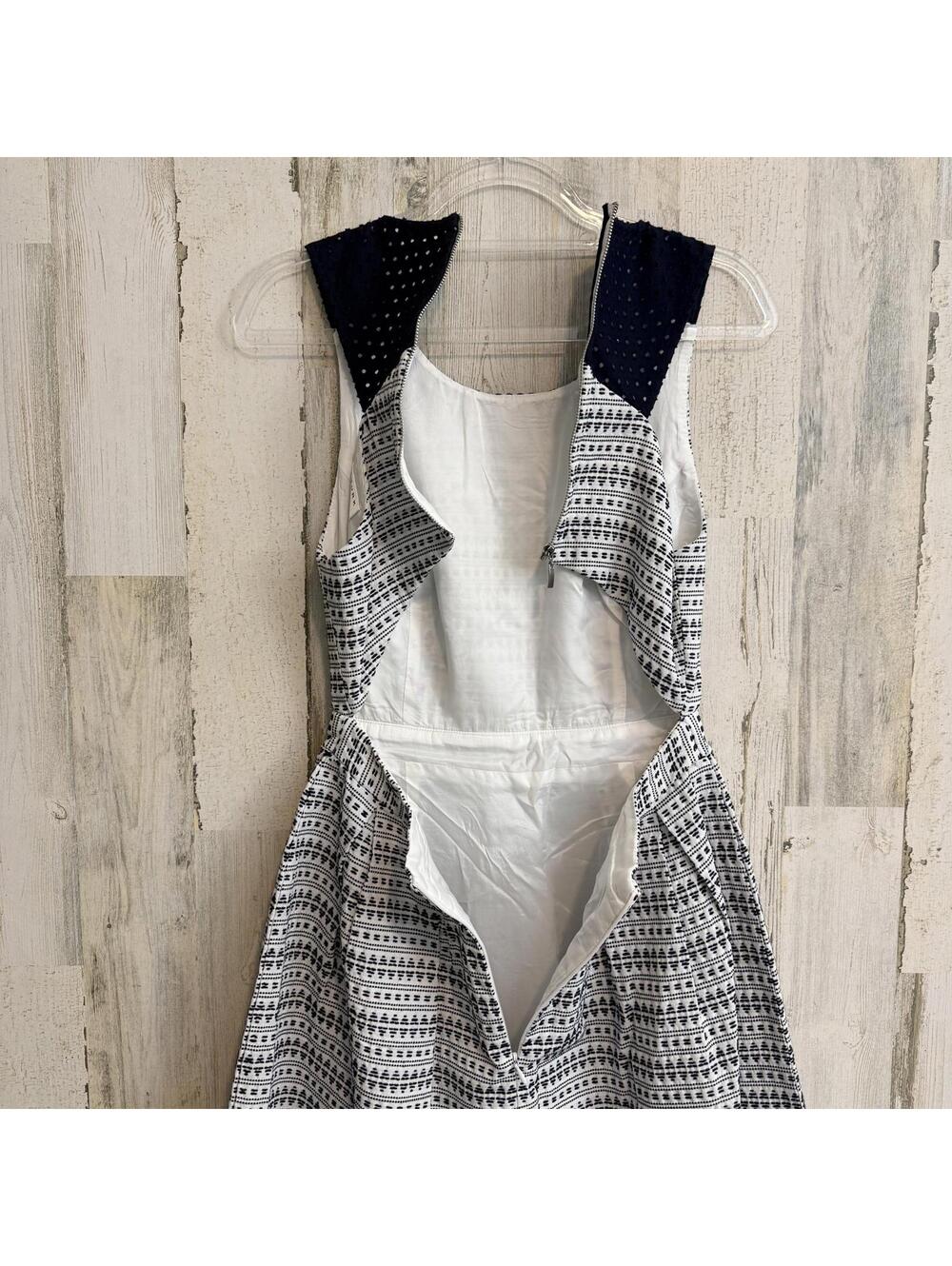 Trina Turk Women Size 10 Navy White Fit Flare Sleeveless Dress - Picture 7 of 15